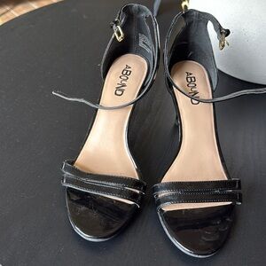 Black patent shoes size 6 1/2m